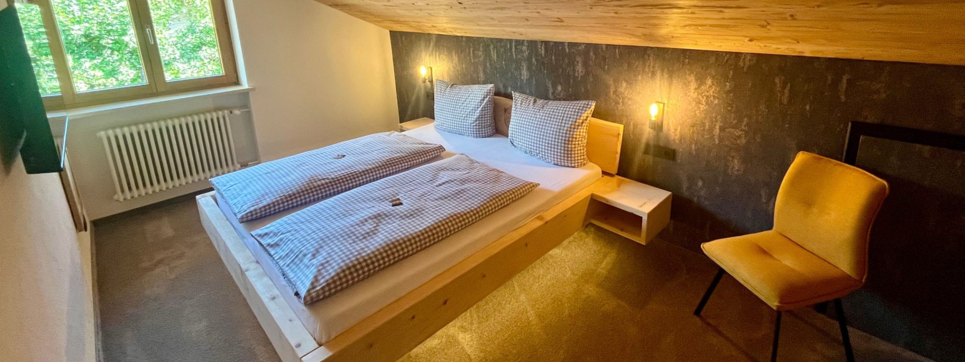 Schlafzimmer 2 FeWo Zirbe